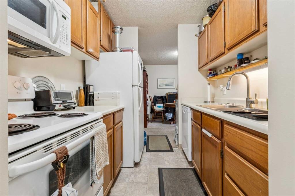 303-924 14 Avenue Sw, Calgary, AB - Indoor Photo Showing Kitchen
