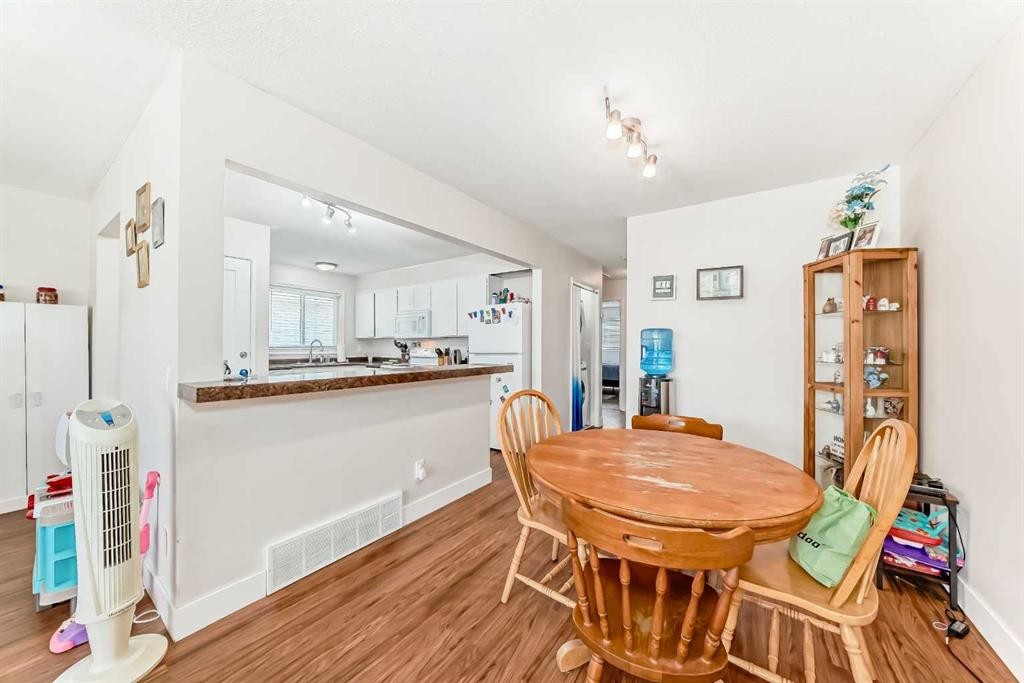 6327 24 Avenue Ne, Calgary, AB - Indoor Photo Showing Dining Room