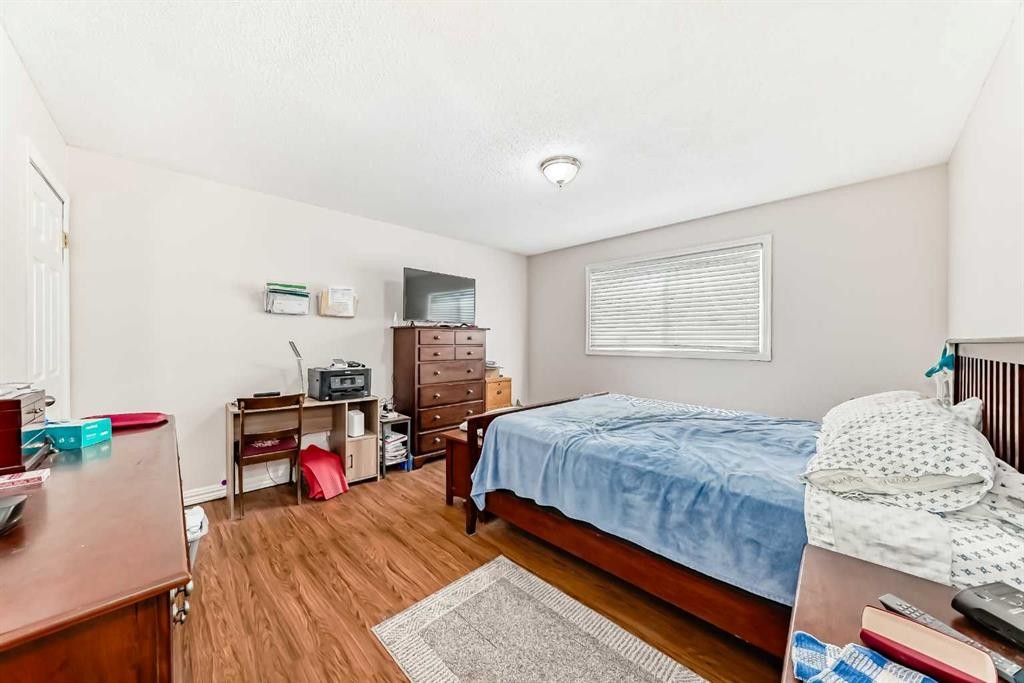 6327 24 Avenue Ne, Calgary, AB - Indoor Photo Showing Bedroom