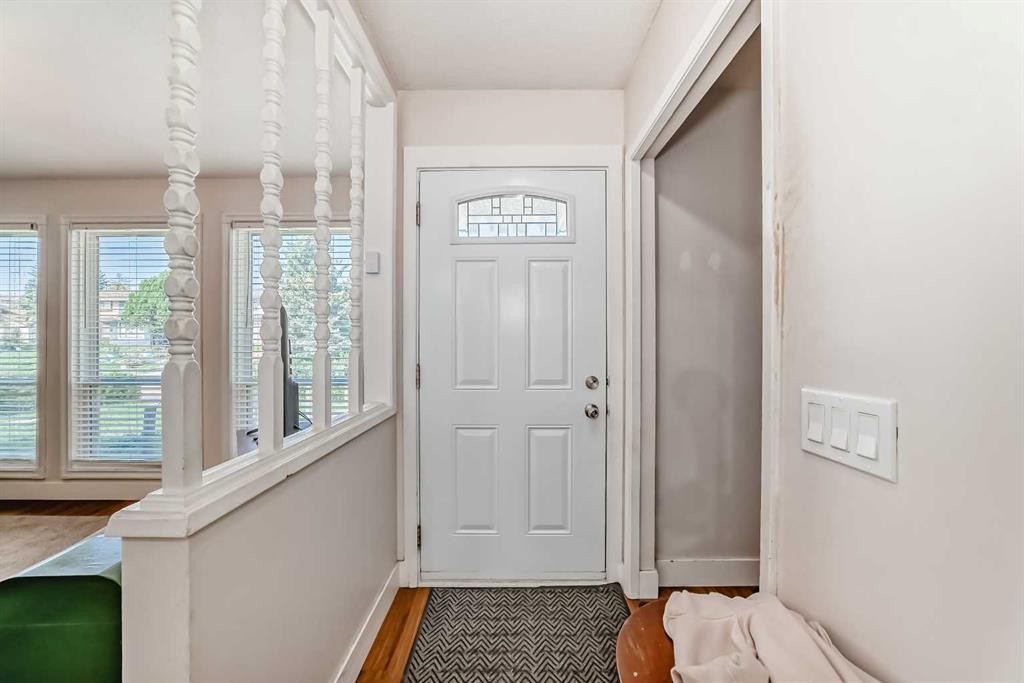 6327 24 Avenue Ne, Calgary, AB - Indoor Photo Showing Other Room