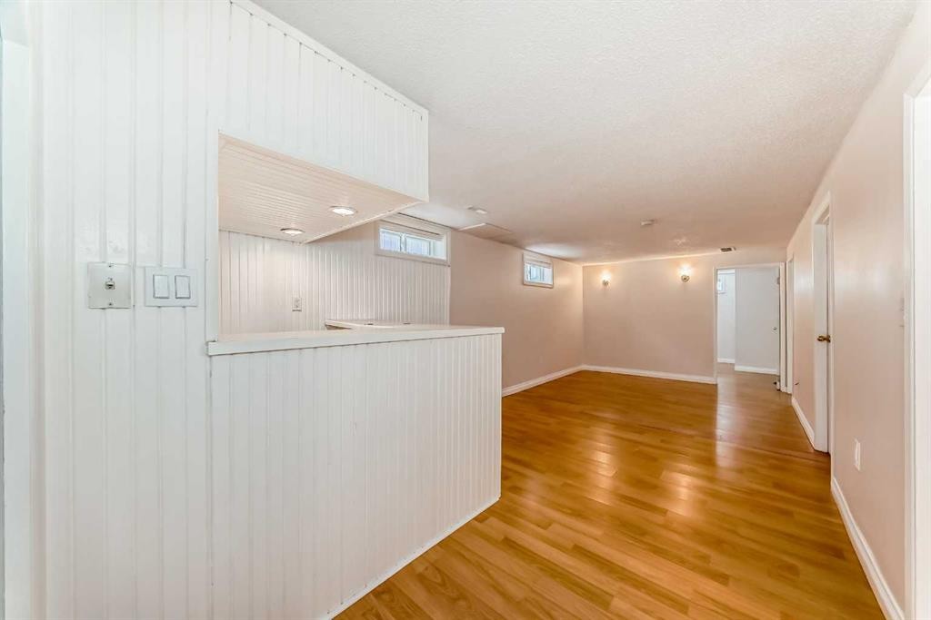 6327 24 Avenue Ne, Calgary, AB - Indoor Photo Showing Other Room