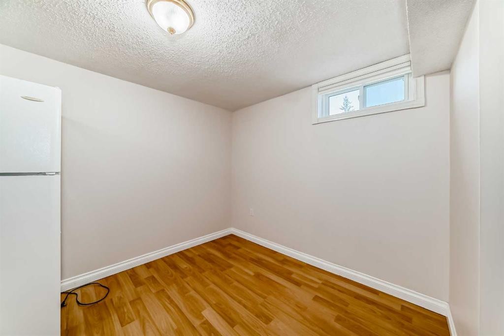 6327 24 Avenue Ne, Calgary, AB - Indoor Photo Showing Other Room