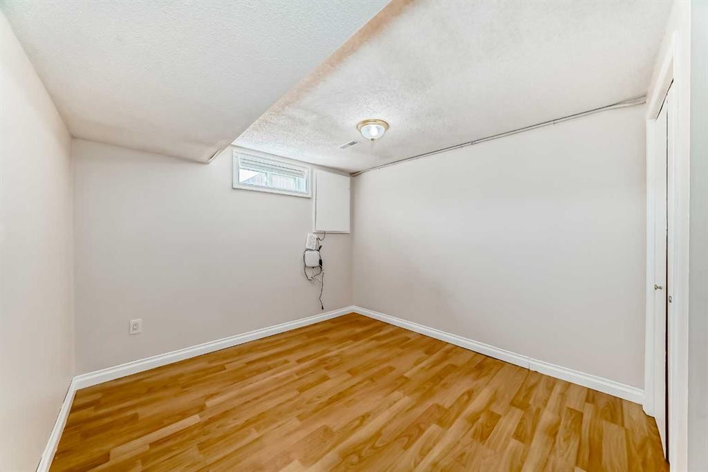 6327 24 Avenue Ne, Calgary, AB - Indoor Photo Showing Other Room