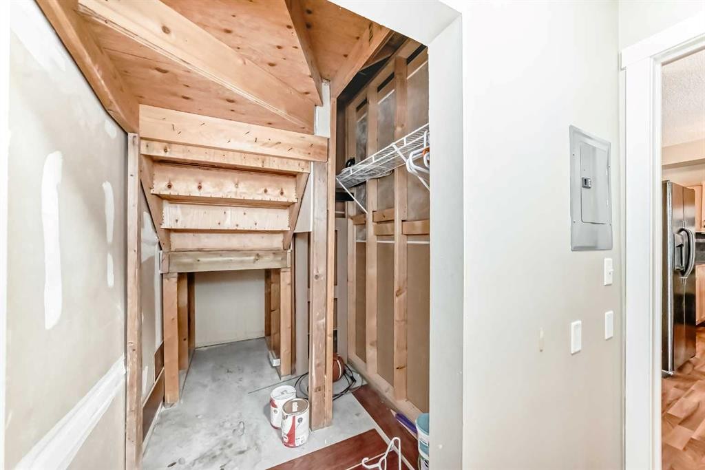 2210-211 Aspen Stone Boulevard Sw, Calgary, AB - Indoor Photo Showing Other Room