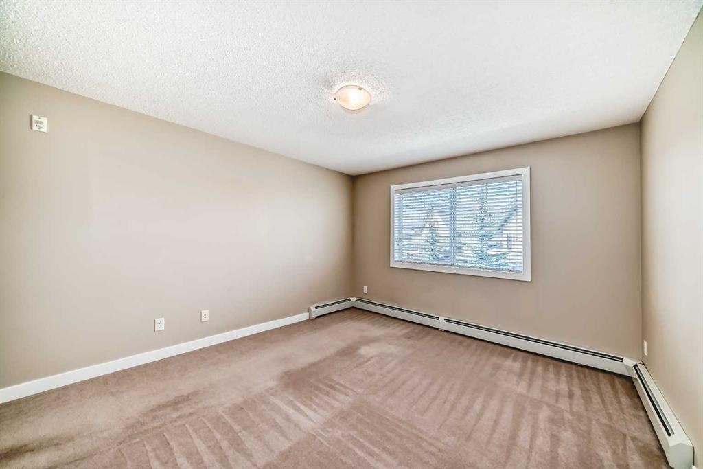 2210-211 Aspen Stone Boulevard Sw, Calgary, AB - Indoor Photo Showing Other Room