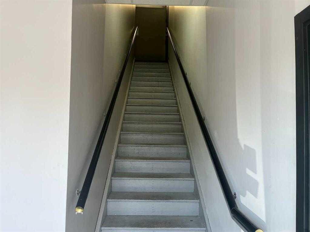 10-12221 44 Street Se, Calgary, AB