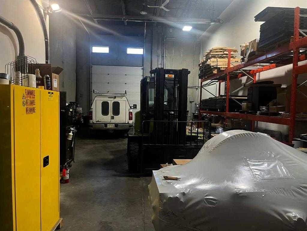 10-12221 44 Street Se, Calgary, AB