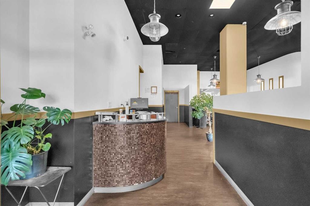 104-4909 49 Street, Red Deer, AB