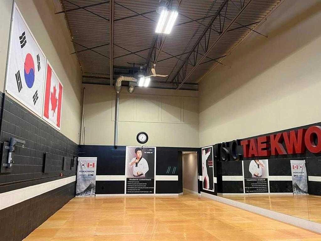 20-12221 44 Street Se, Calgary, AB