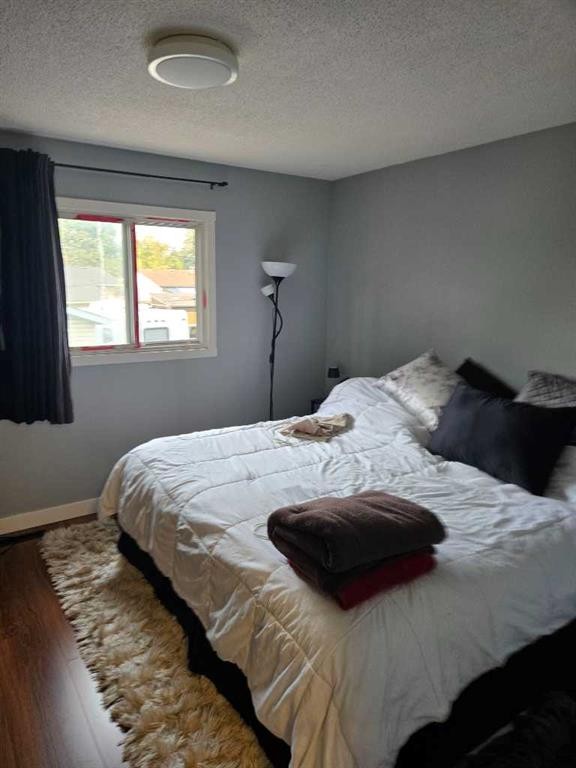 5112 Maryvale Drive Ne, Calgary, AB - Indoor Photo Showing Bedroom