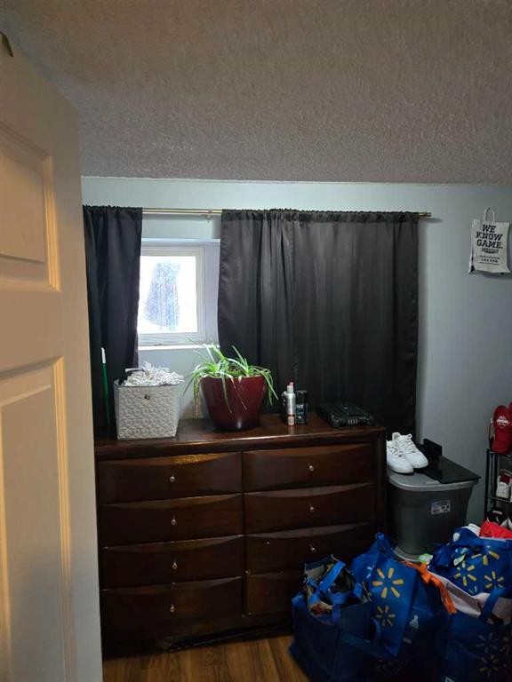 5112 Maryvale Drive Ne, Calgary, AB - Indoor Photo Showing Bedroom