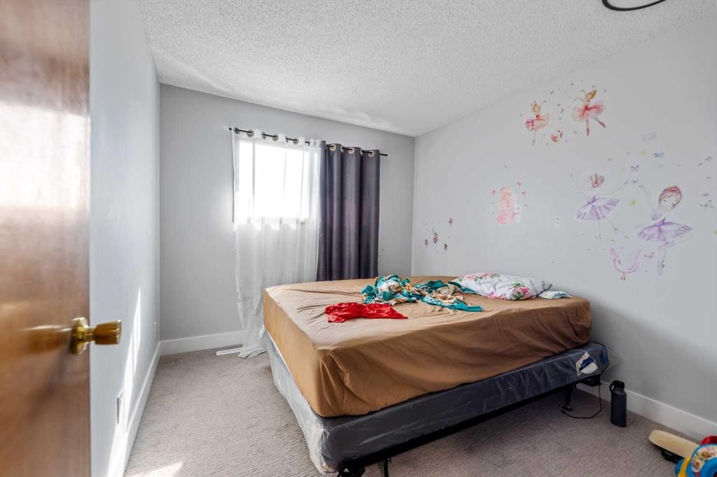 83 Templevale Way Ne, Calgary, AB - Indoor Photo Showing Bedroom