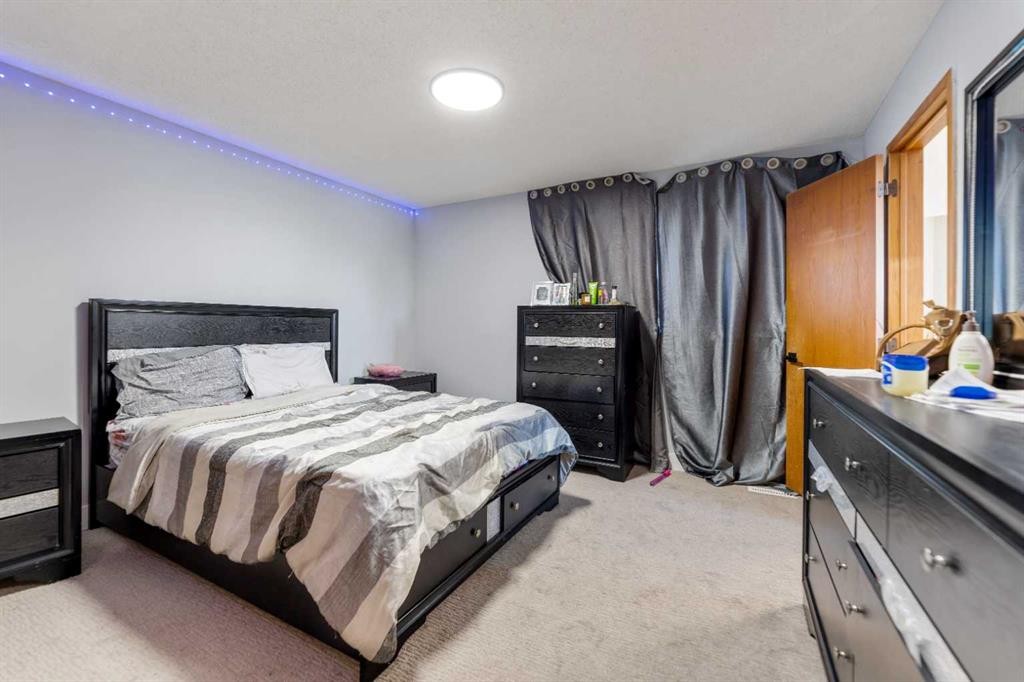 83 Templevale Way Ne, Calgary, AB - Indoor Photo Showing Bedroom