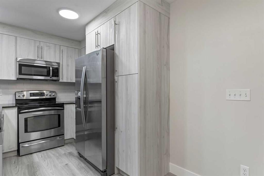 3112-11 Mahogany Row Se, Calgary, AB - Indoor Photo Showing Kitchen