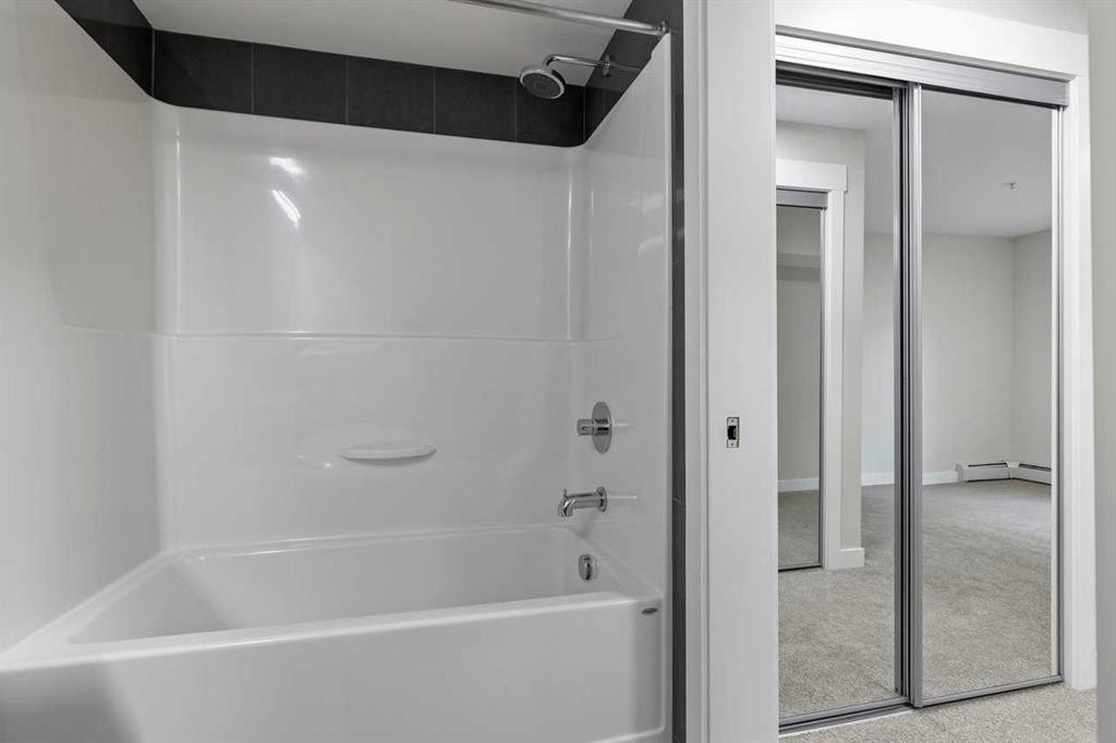 3112-11 Mahogany Row Se, Calgary, AB - Indoor Photo Showing Bathroom