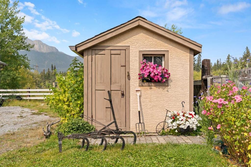 830230 Highway 1X, Rural Bighorn No. 8, M.D. Of, AB - Outdoor