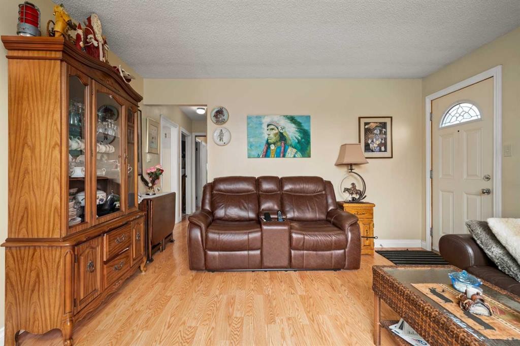 830230 Highway 1X, Rural Bighorn No. 8, M.D. Of, AB - Indoor Photo Showing Living Room