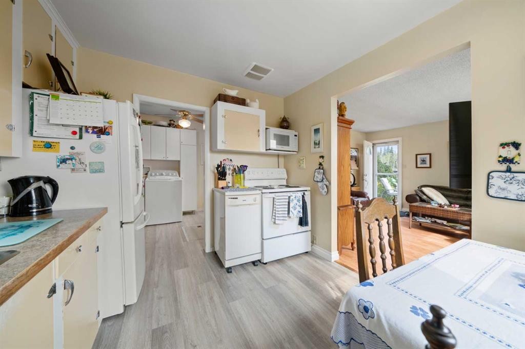 830230 Highway 1X, Rural Bighorn No. 8, M.D. Of, AB - Indoor Photo Showing Kitchen