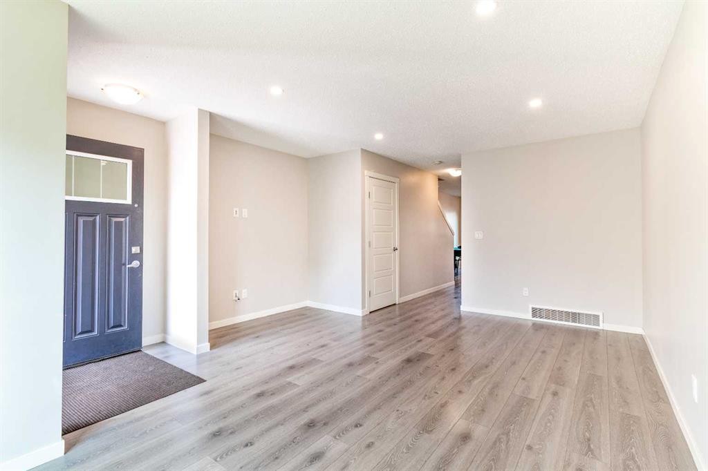 1016-7451 Falconridge Boulevard Ne, Calgary, AB - Indoor Photo Showing Other Room