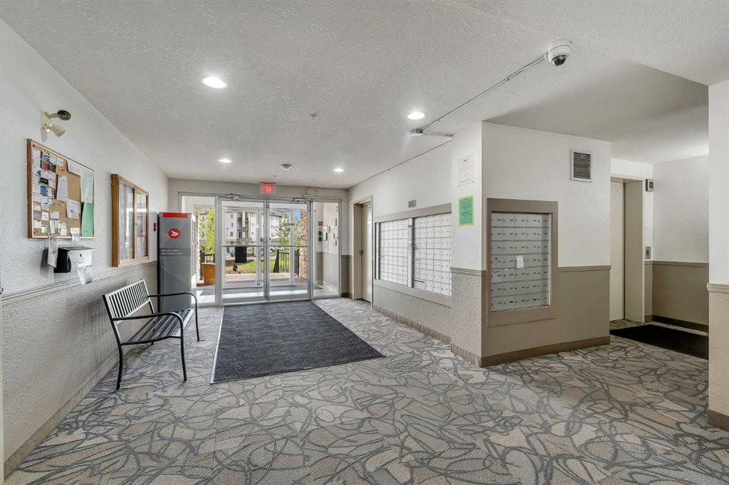 8328-304 Mackenzie Way Sw, Airdrie, AB - Indoor Photo Showing Other Room