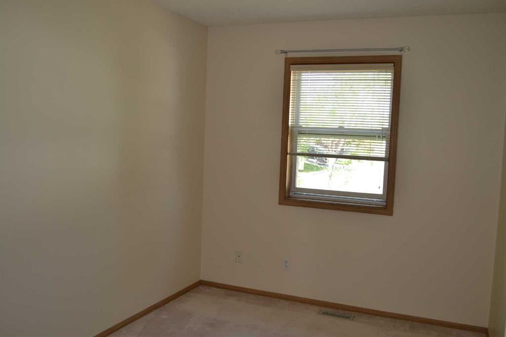 21 Country Hills Rise Nw, Calgary, AB - Indoor Photo Showing Other Room