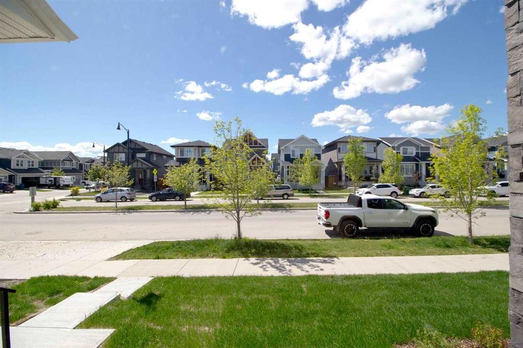 302 Sundown Road, Cochrane, AB