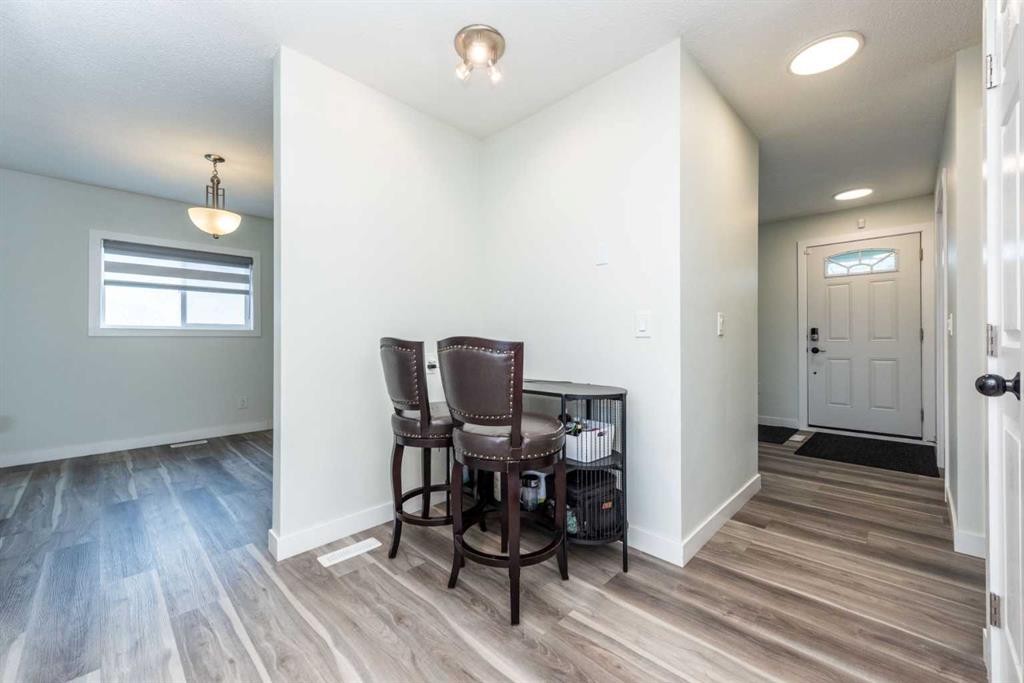 5640 Temple Drive Ne, Calgary, AB - Indoor Photo Showing Other Room
