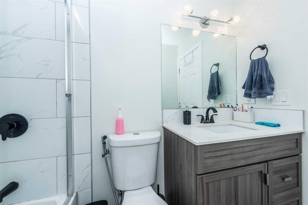 5640 Temple Drive Ne, Calgary, AB - Indoor Photo Showing Bathroom