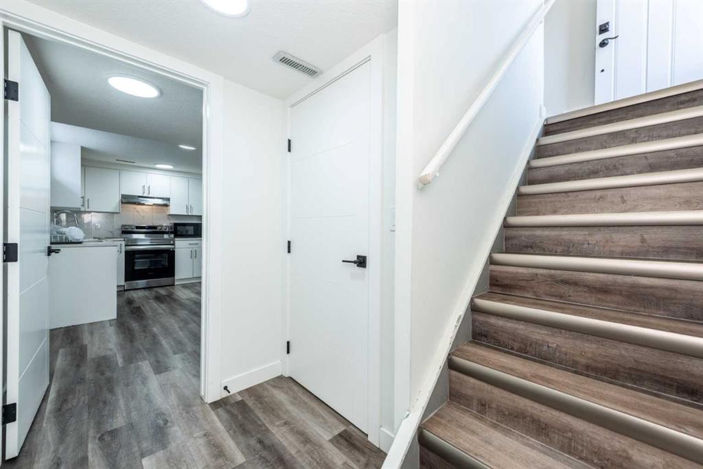 5640 Temple Drive Ne, Calgary, AB - Indoor Photo Showing Other Room