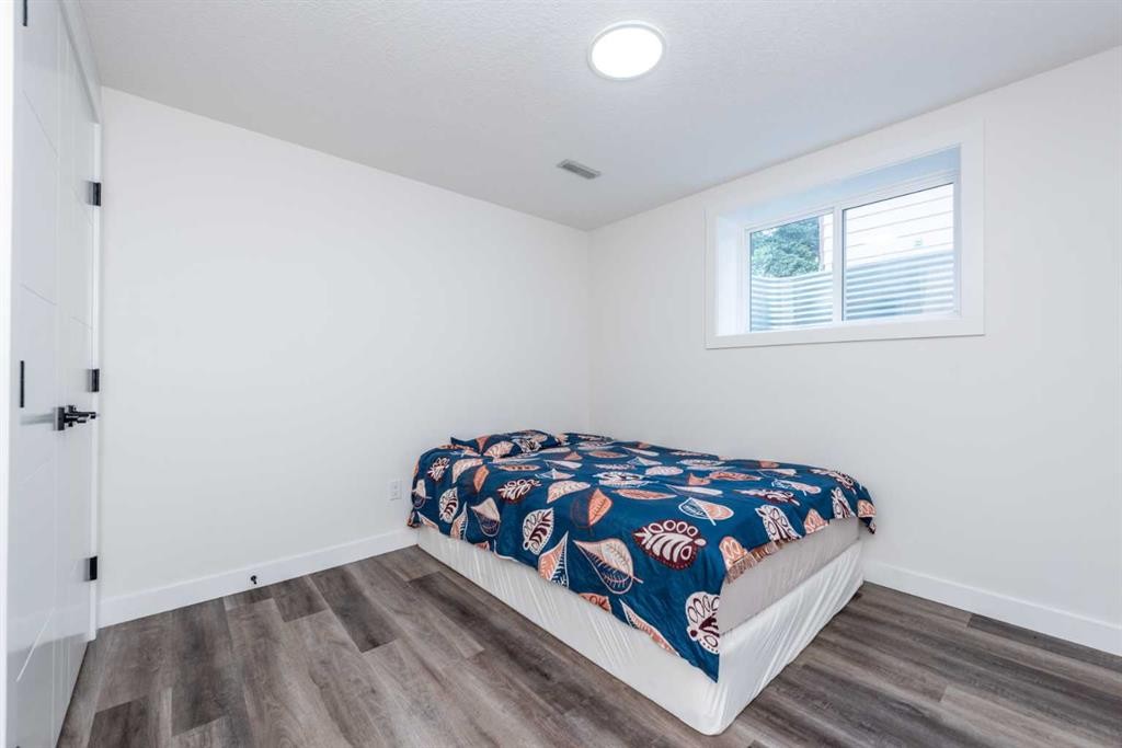 5640 Temple Drive Ne, Calgary, AB - Indoor Photo Showing Bedroom