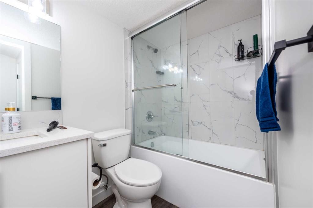 5640 Temple Drive Ne, Calgary, AB - Indoor Photo Showing Bathroom