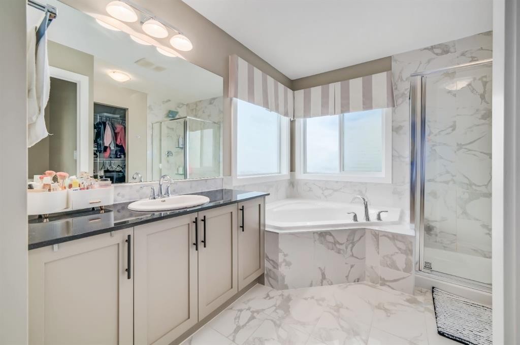 593 Nolan Hill Boulevard Nw, Calgary, AB - Indoor Photo Showing Bathroom