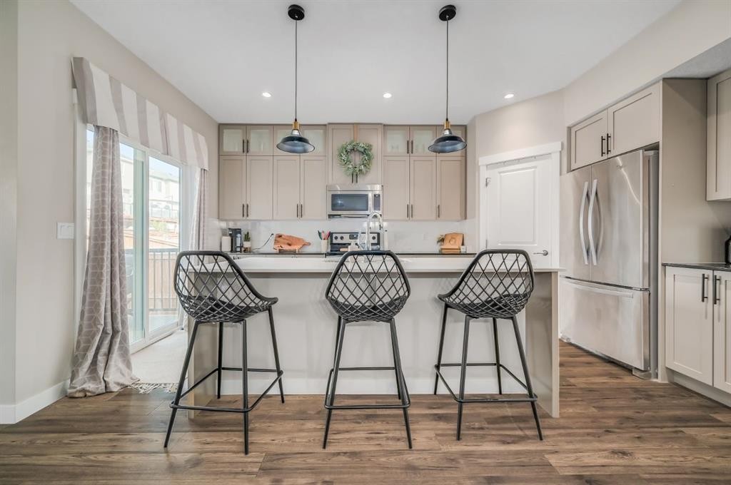593 Nolan Hill Boulevard Nw, Calgary, AB - Indoor Photo Showing Kitchen With Upgraded Kitchen