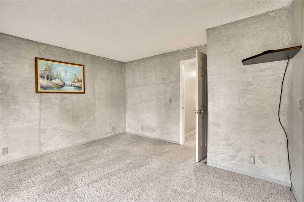7915 Ranchview Drive Nw, Calgary, AB - Indoor Photo Showing Other Room