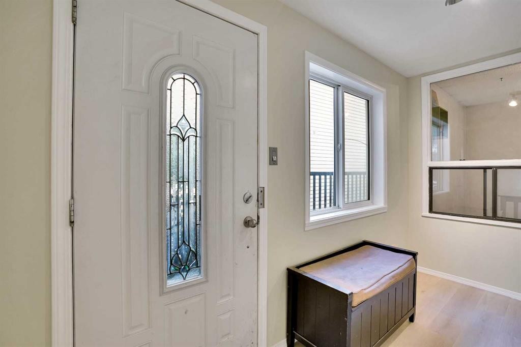 7915 Ranchview Drive Nw, Calgary, AB - Indoor Photo Showing Other Room