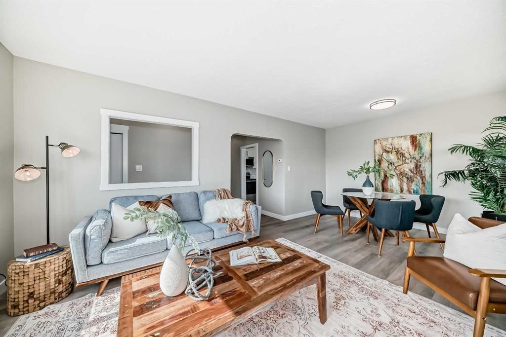 2412 17 Avenue Sw, Calgary, AB - Indoor Photo Showing Living Room