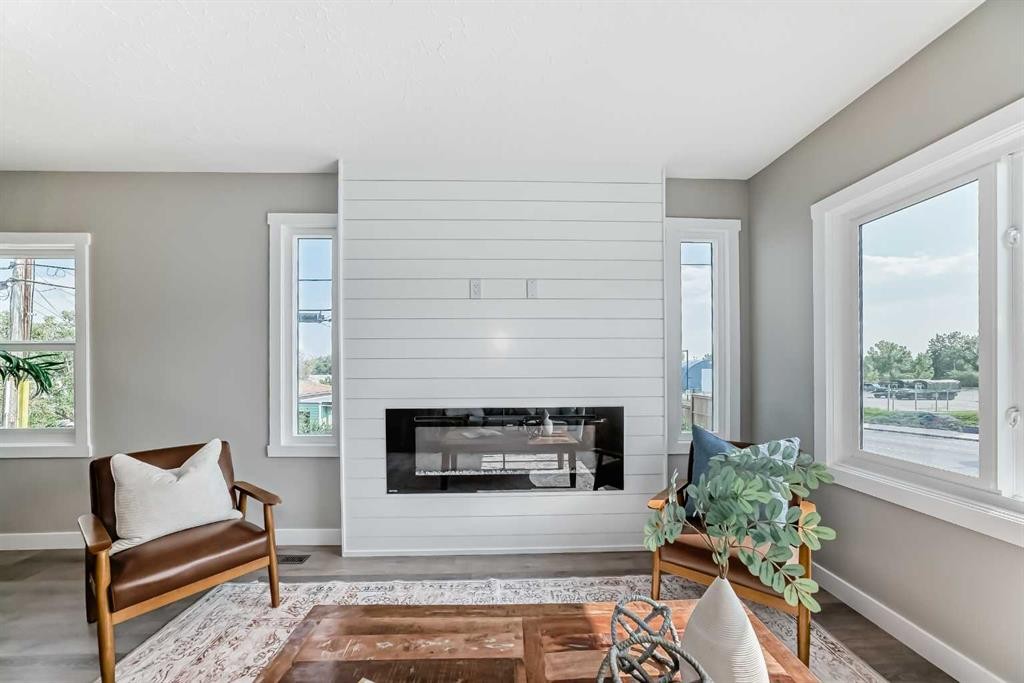 2412 17 Avenue Sw, Calgary, AB - Indoor Photo Showing Living Room With Fireplace