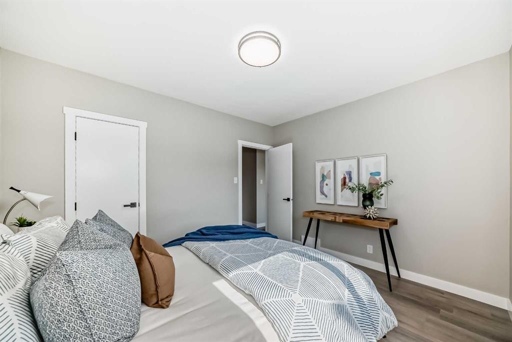 2412 17 Avenue Sw, Calgary, AB - Indoor Photo Showing Bedroom