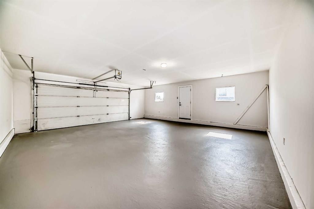 2412 17 Avenue Sw, Calgary, AB - Indoor Photo Showing Garage