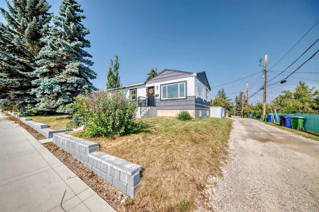 2412 17 Avenue Sw, Calgary, AB - Outdoor