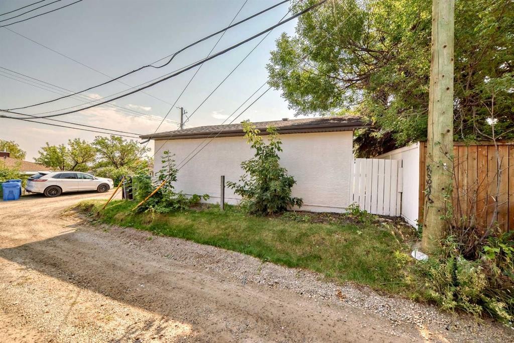 2412 17 Avenue Sw, Calgary, AB - Outdoor