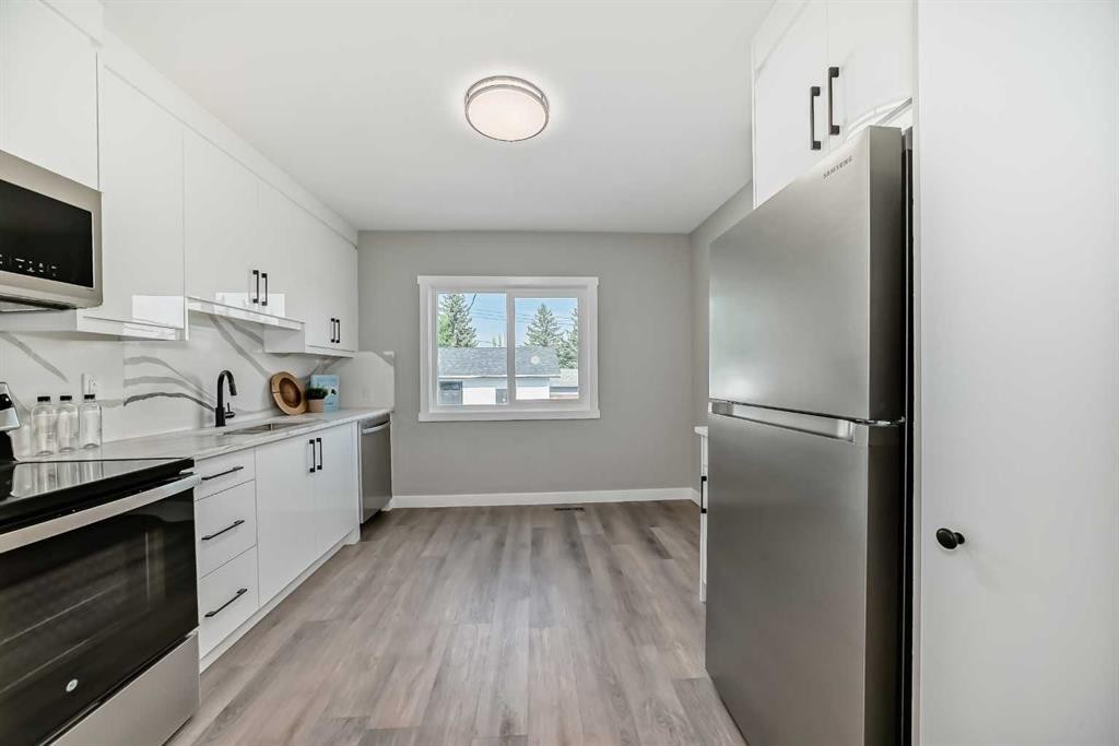 2412 17 Avenue Sw, Calgary, AB - Indoor Photo Showing Kitchen