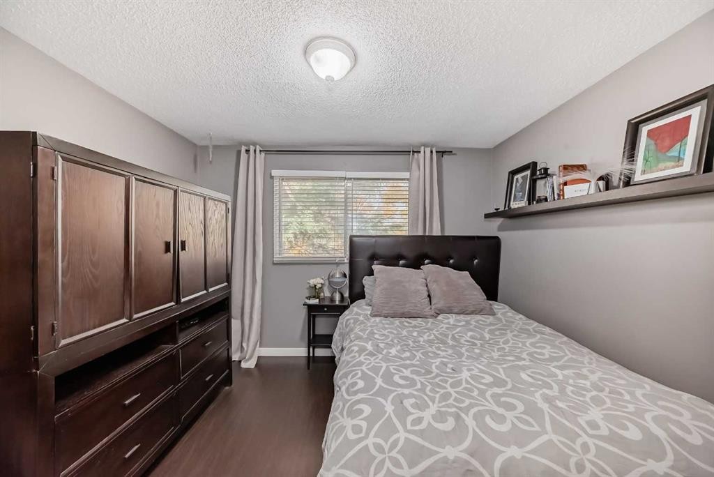 554 Whitehill Place Ne, Calgary, AB - Indoor Photo Showing Bedroom
