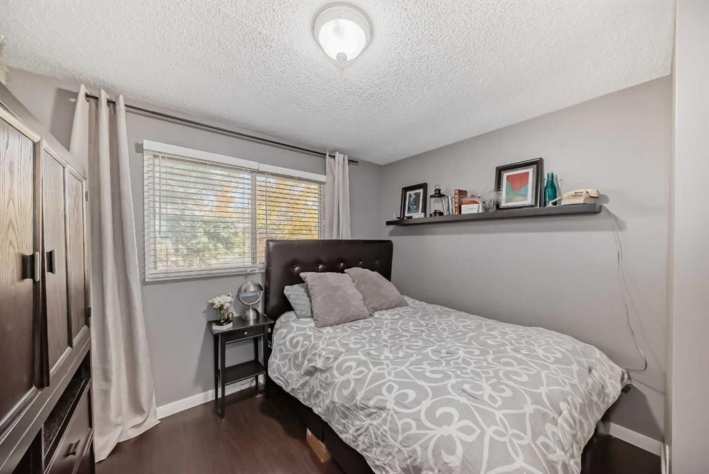 554 Whitehill Place Ne, Calgary, AB - Indoor Photo Showing Bedroom