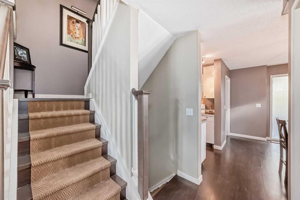 554 Whitehill Place Ne, Calgary, AB - Indoor Photo Showing Other Room