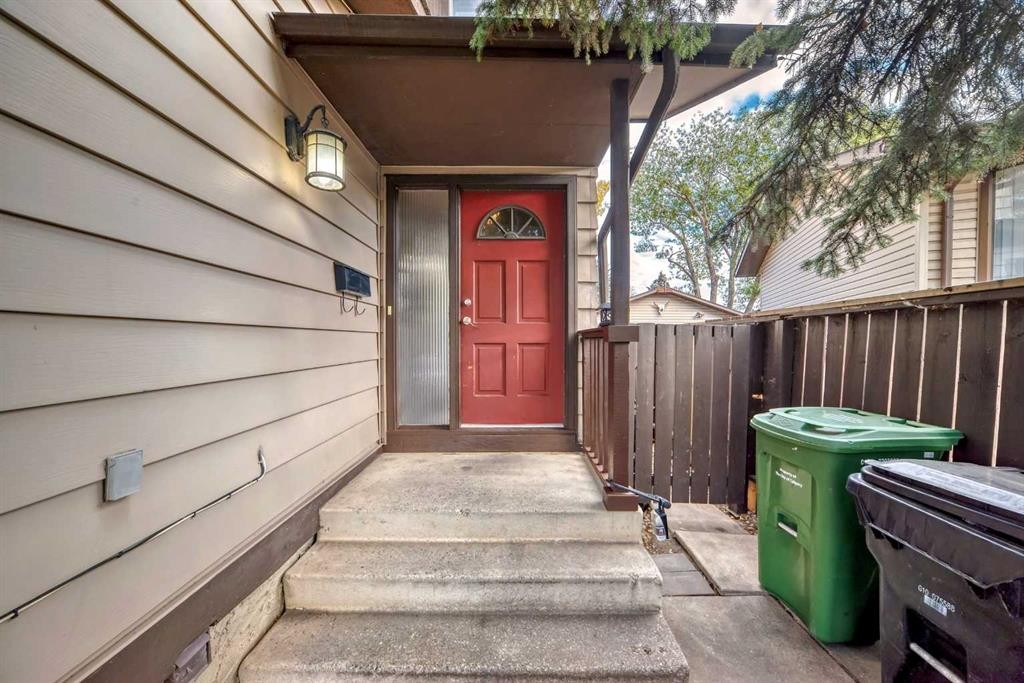 554 Whitehill Place Ne, Calgary, AB - Outdoor With Exterior