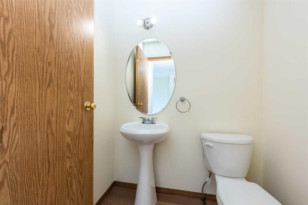 216 Hidden Hills Road Nw, Calgary, AB - Indoor Photo Showing Bathroom