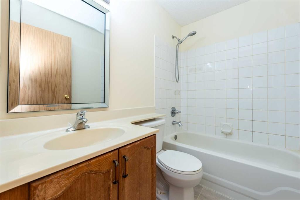 216 Hidden Hills Road Nw, Calgary, AB - Indoor Photo Showing Bathroom
