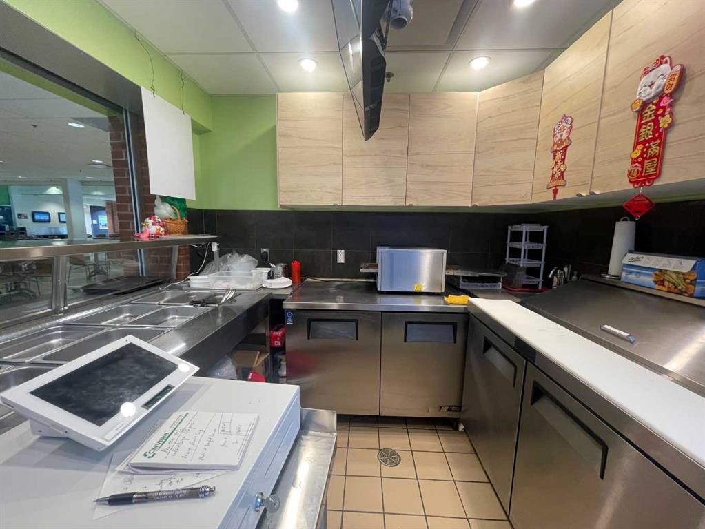 145Z-4825 Mount Royal Gate, Calgary, AB