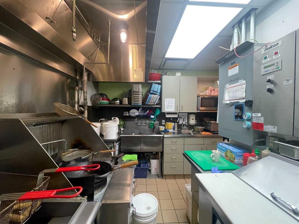 145Z-4825 Mount Royal Gate, Calgary, AB